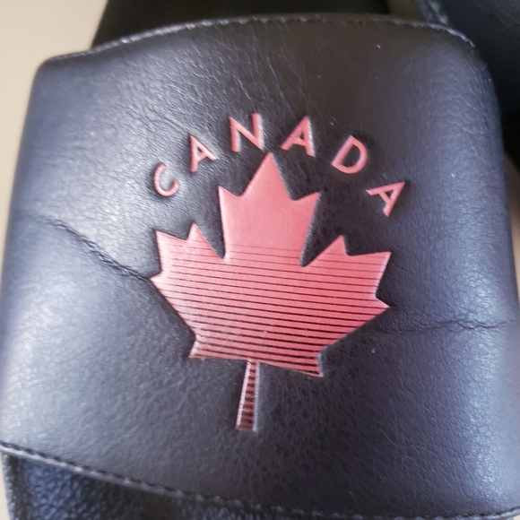 Old Navy Canada Slides - 8 - 9 - Picture 2 of 8